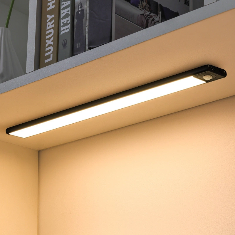 Eclairage nocturne alimenté par adaptateur de capteur de mouvement sous armoire économique Lampe de placard lampe de garde-robe pour intérieur