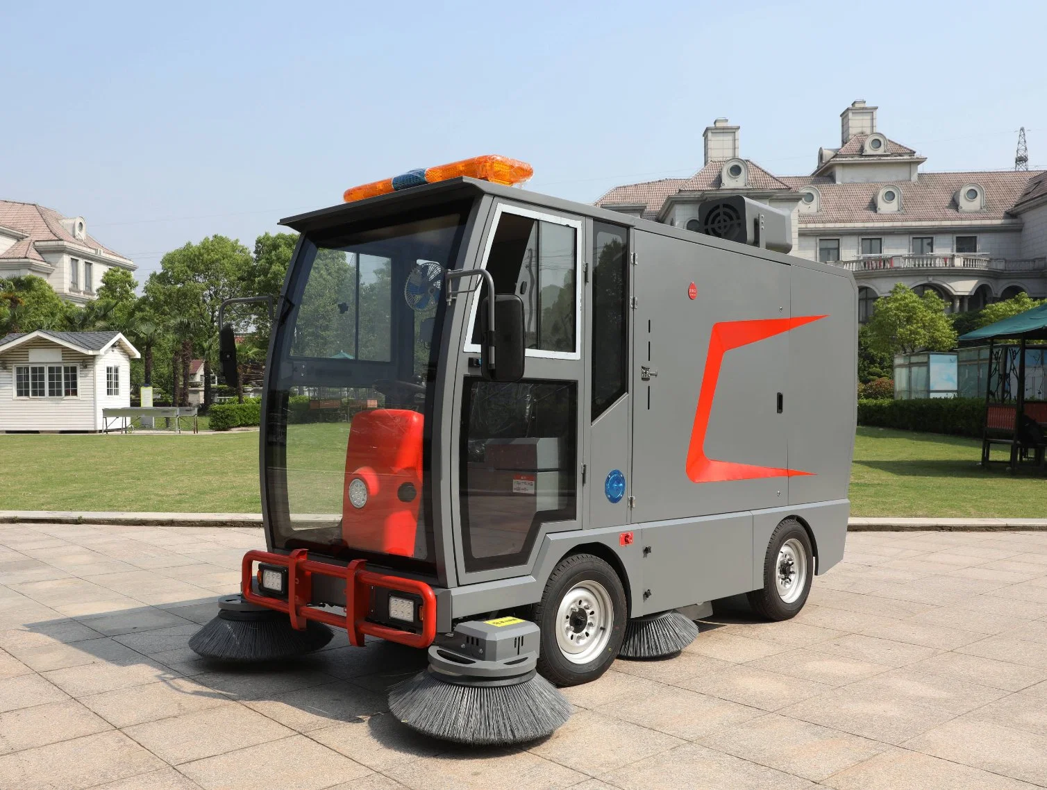 Late-Model Special Cleaning Vehicle for Highway and Street Large Sweeper Large Multi-Function Road Sweeper