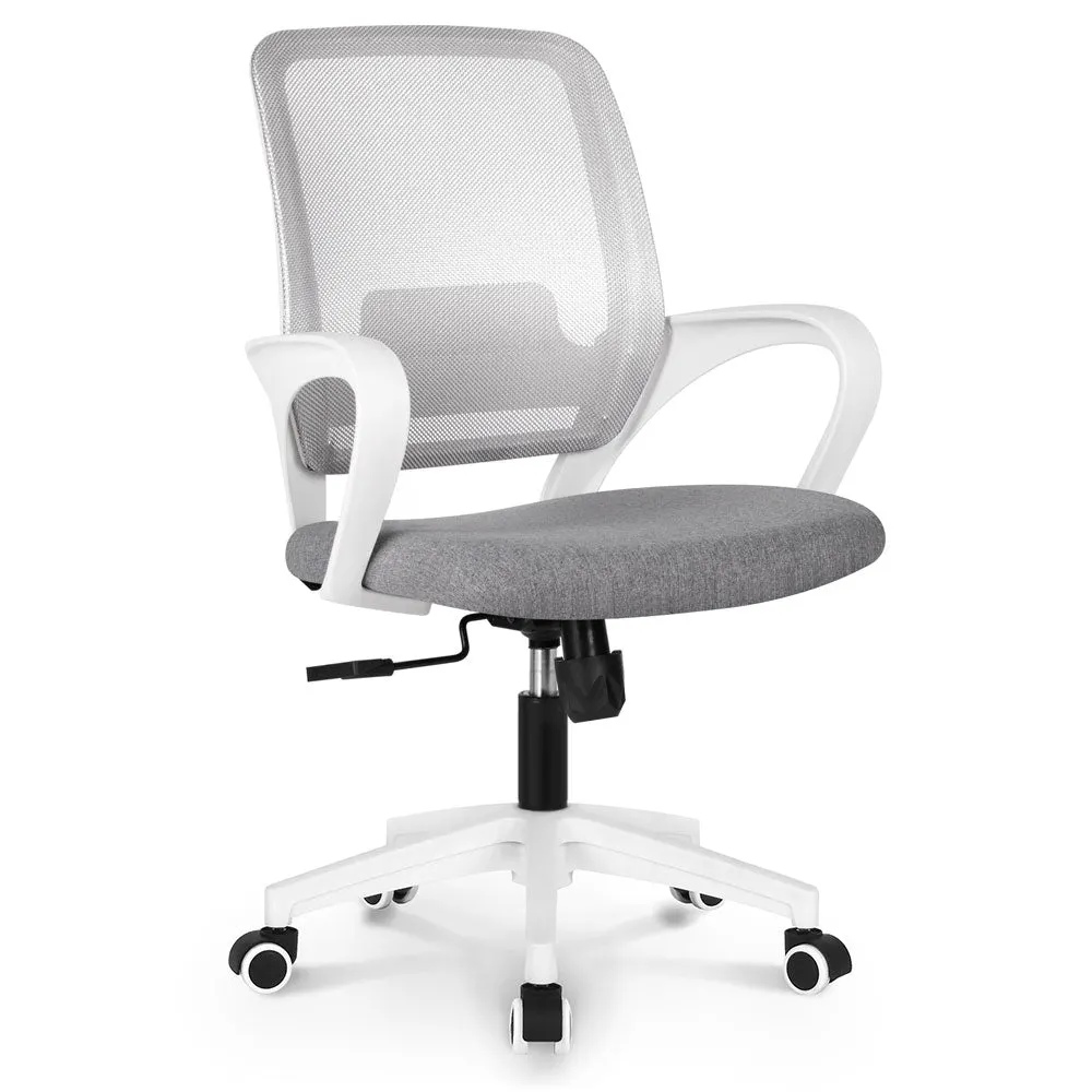 Mobilier de bureau Chaise pivotante ergonomique pour ordinateur avec corps blanc.