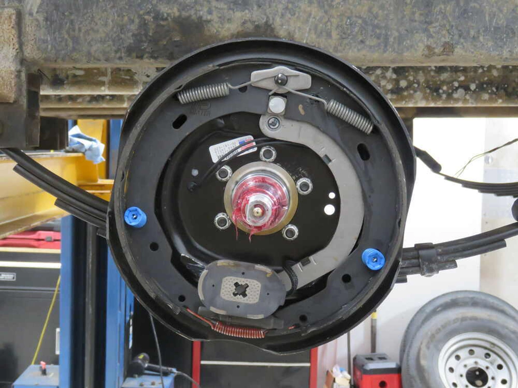 Dexter Trailer Axle with Electric Brakes - E-Z Lube - 8 on 6-1/2 Bolt Pattern - 95" - 7,000 lbs