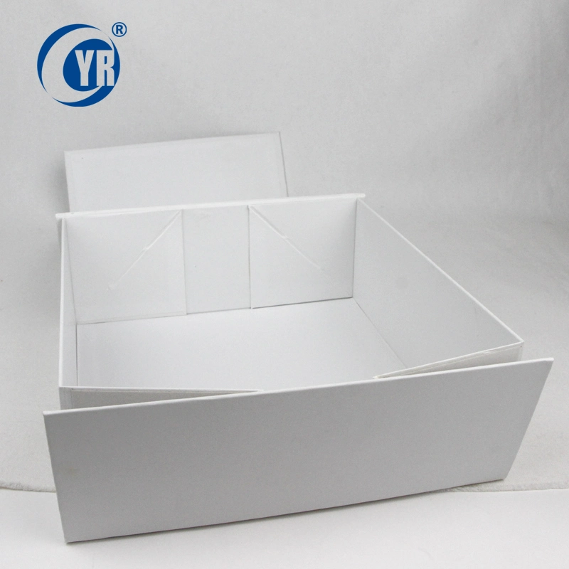 Boîte-cadeau pliante en papier cartonné blanc de luxe pour vêtements, écharpes et serviettes avec fenêtre transparente.
