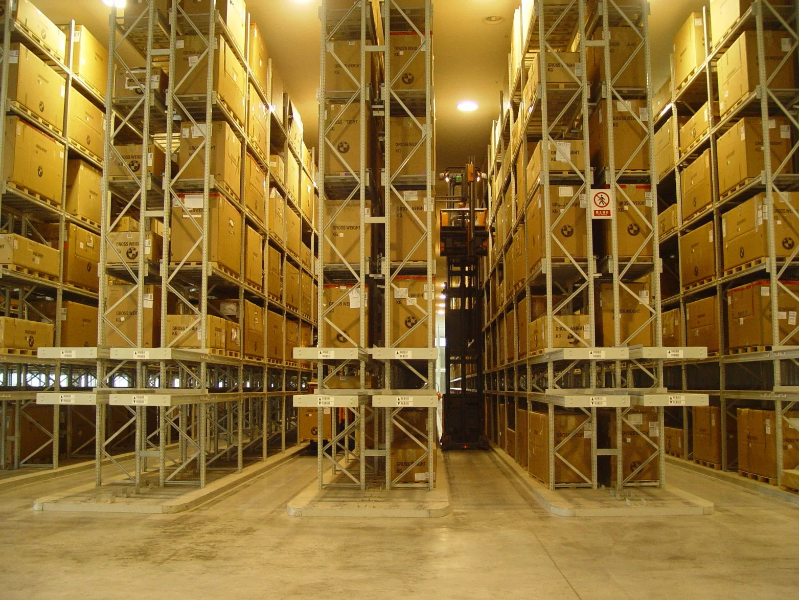 Ebilmetal Teardrop High Density Logistics Storage Vna Steel Pallet Racking