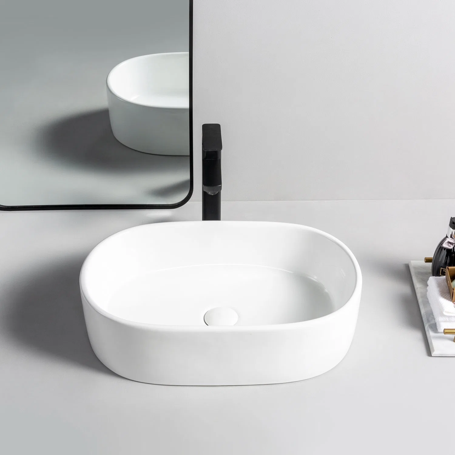 Rendimiento de alta calidad/alto costo sin agujero Ceramic Oval Cuarto de baño lavabo Mesa Lavabo de lavado de manos superior