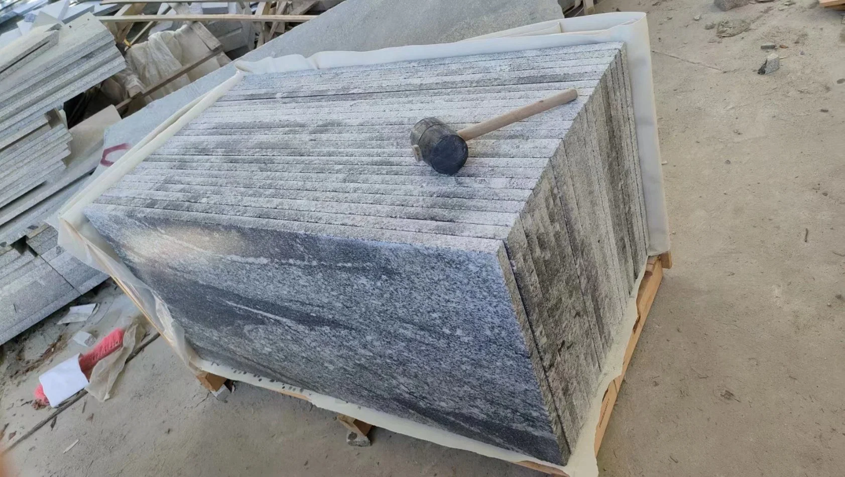 Manufacturer Landscape Stone Tile/Slab Granite for Wall Panel/Paving/Kitchen Countertop/Basin