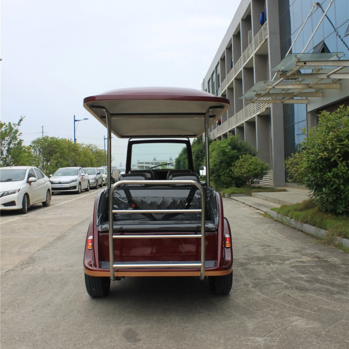 8 Seats Electric Sightseeing Car Battery Powered Maxspeed 30km Per Hour AC Motor Has CE Certificate on Sale for a Hotel Resort