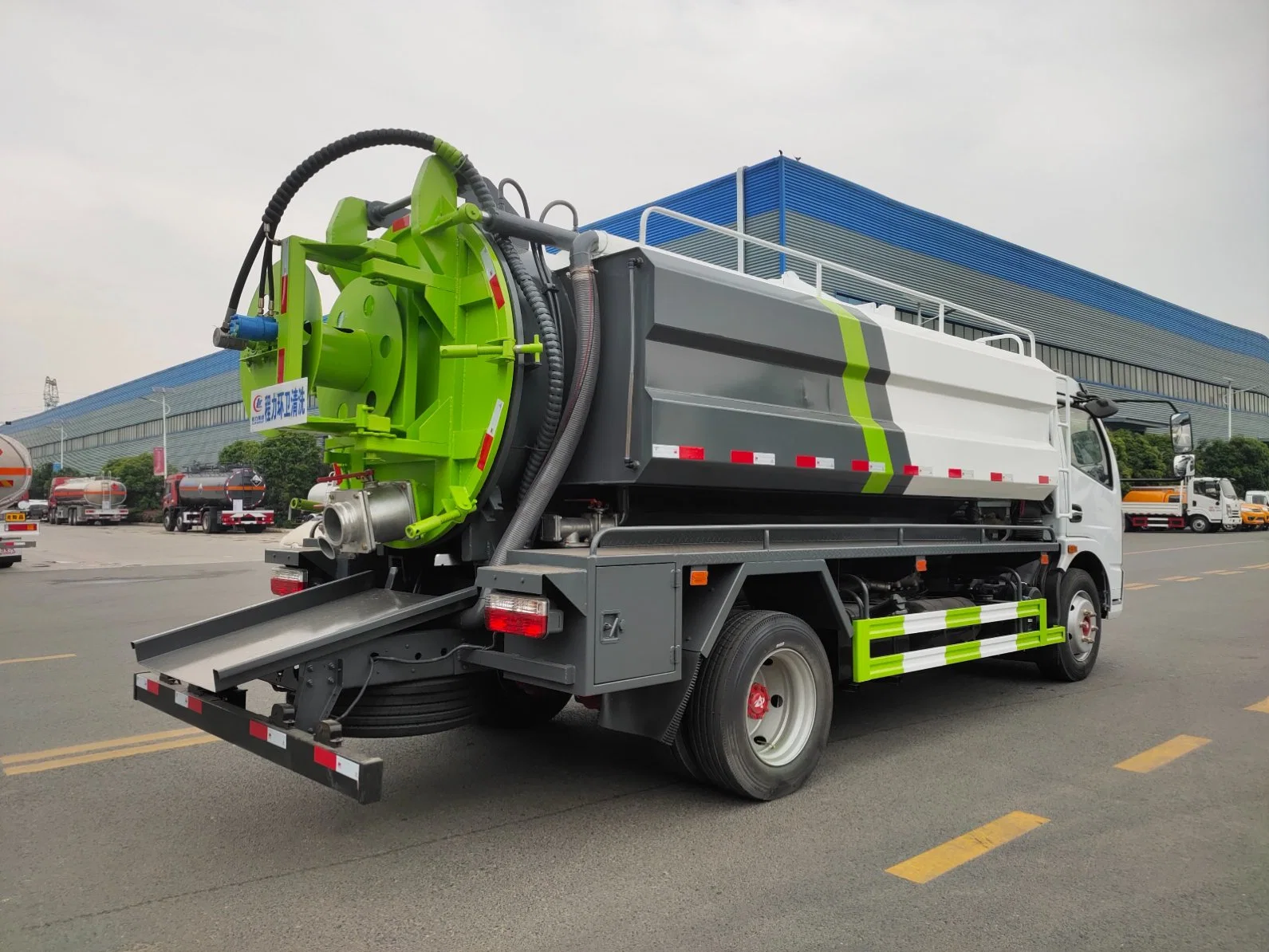 8m3 10m3 Dongfeng 4*2 High Pressure Sewer Sludge Vacuum Sewage Suction Truck