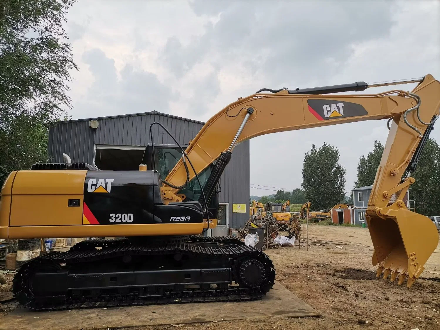 В хорошем состоянии использовался экскаватор Cat 320d Cat 320d 330d 336D Условия работы в городе Склад для продажи