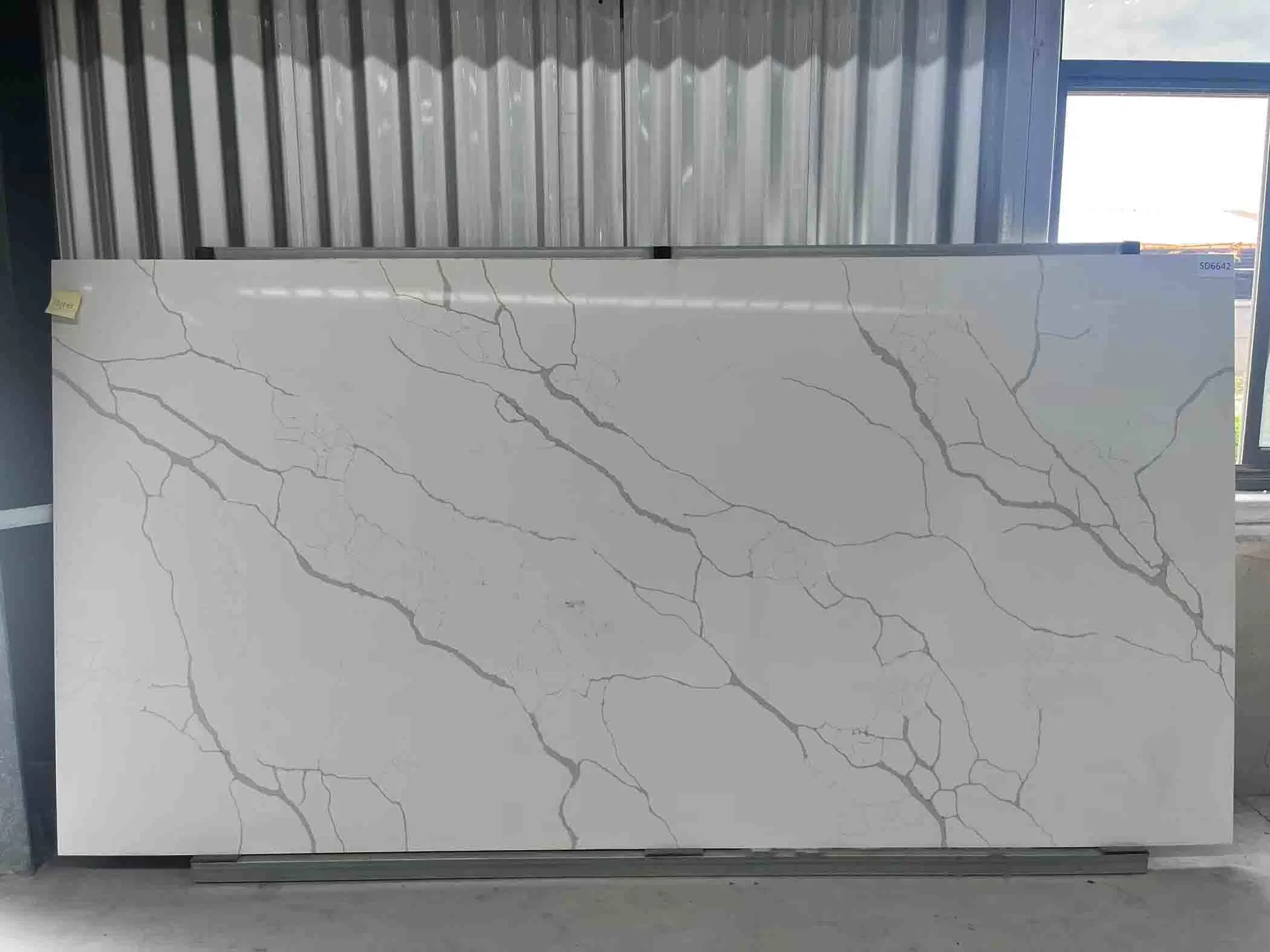 Resistente a impactos Cararra White artificial Quartz Slab/Stone com superfície polida