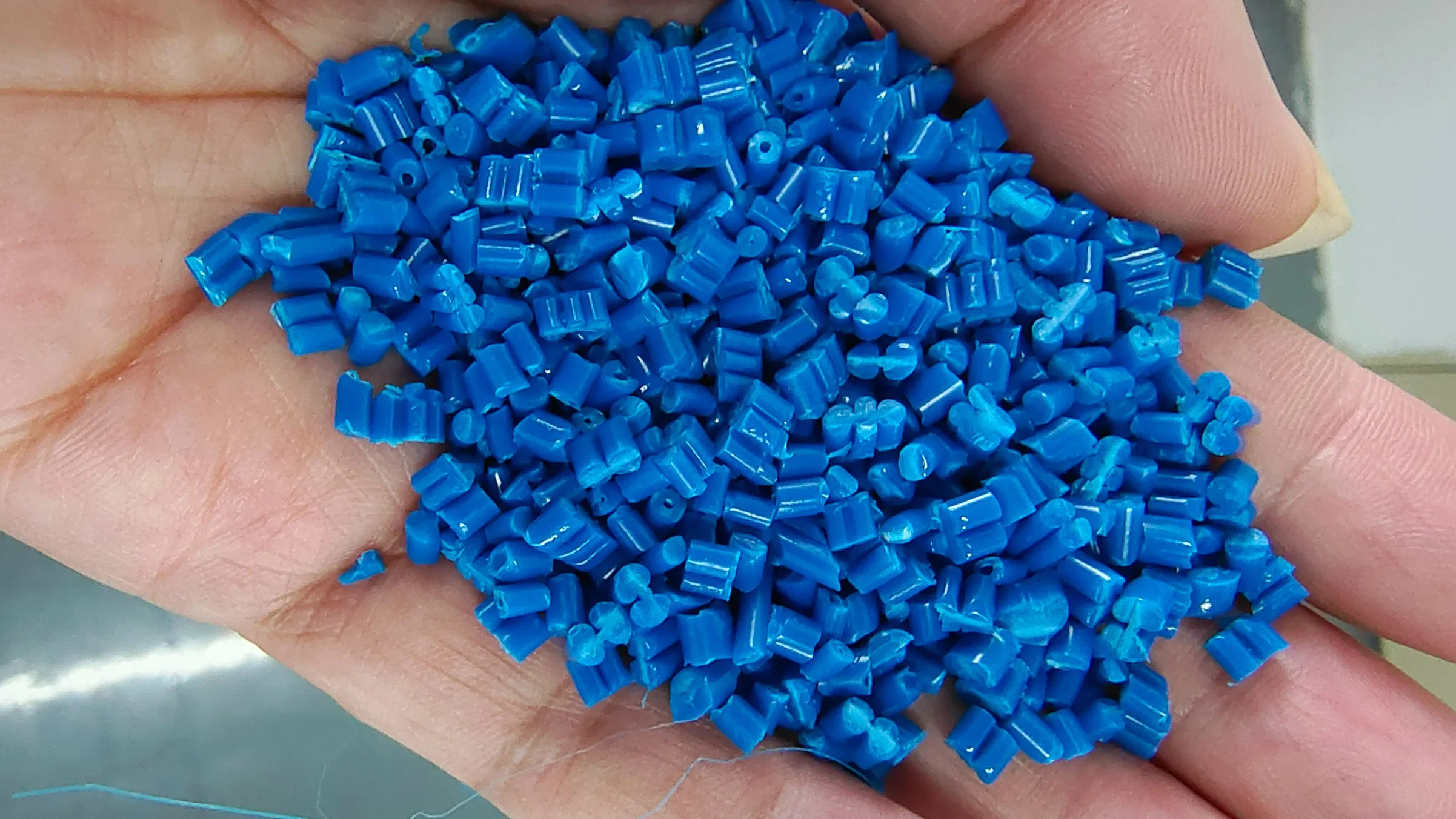 PP PE Plastic Color Masterbatch for Film Injection Molding or Other Plastic Products HDPE Carrier Plastic Particles