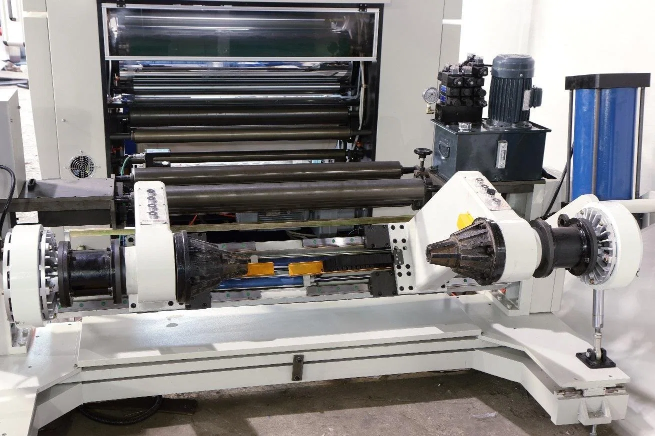 Automatic roll to roll lamination machine for glue base and thermal film lamination