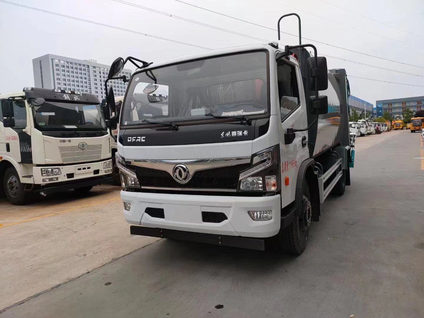 Factory Directly Sale Dongfeng Garbage Compactor Truck 11m&sup3; 12m&sup3; 14m&sup3; 15m&sup3; Garbage Compactor Truck