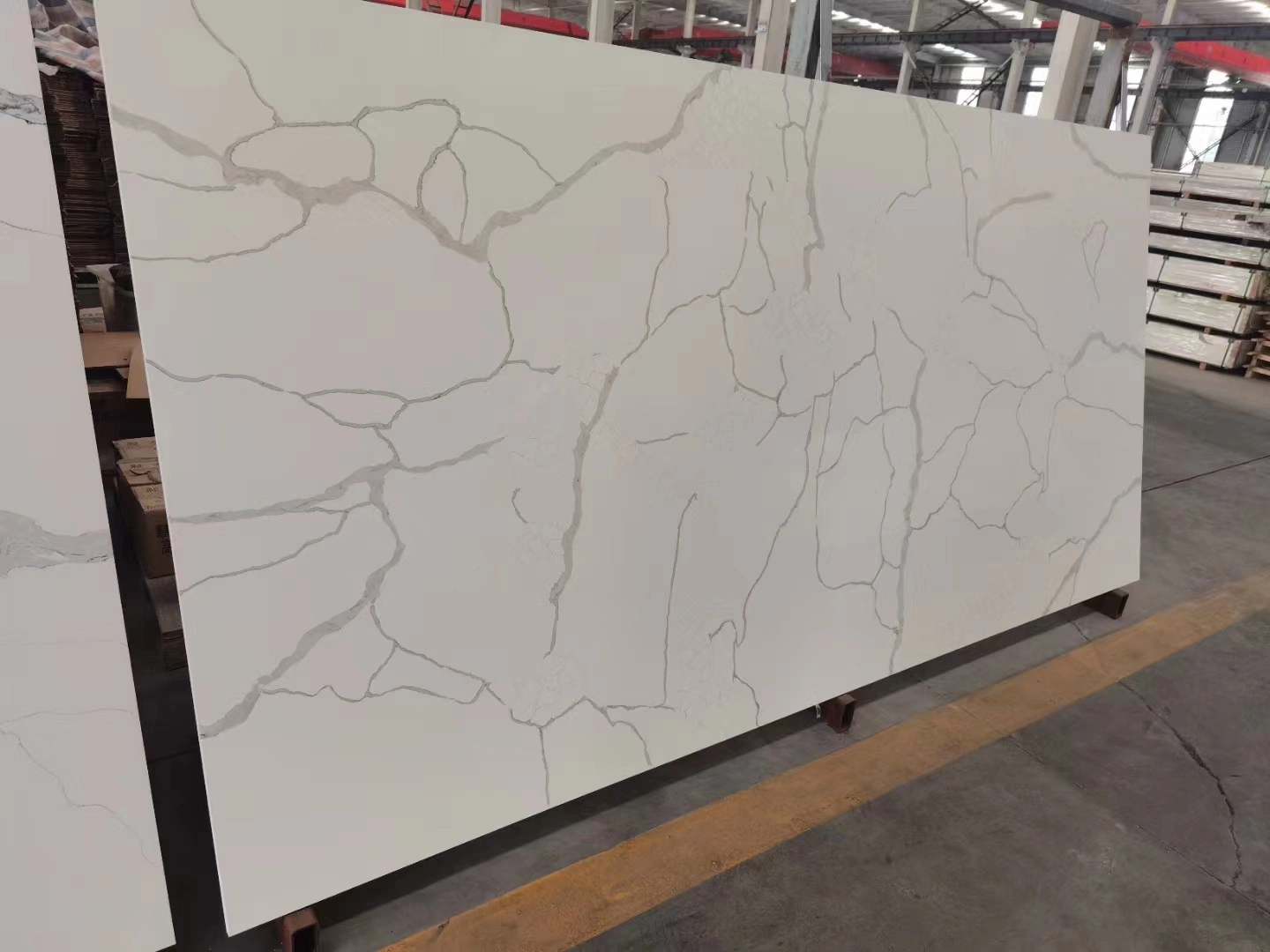 White with Little Grey More Sparkling Glass Quartz Stone for Building Material with SGS