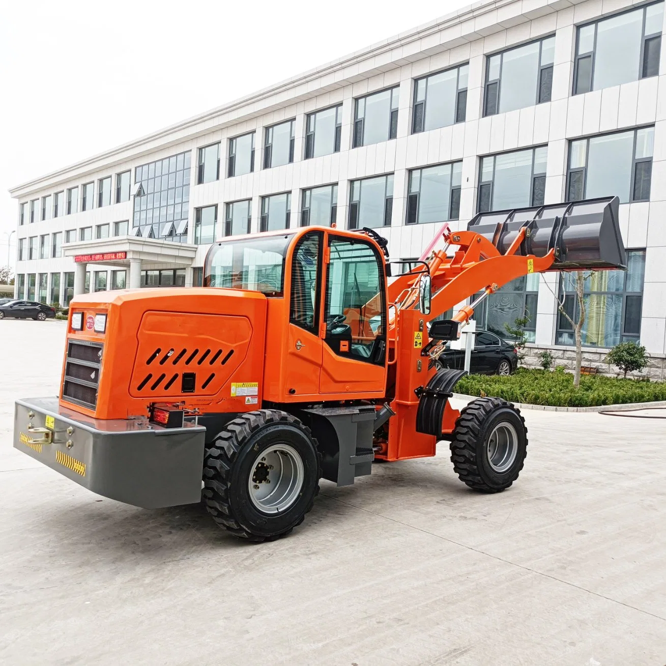 Compact Front End Loader with 1 Ton Capacity and 1 Cubic Meter Bucket