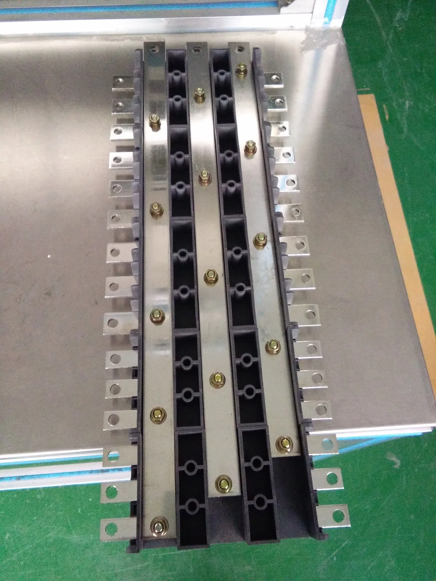 MCCB Busbar and Pan Assembly in Distribution Box