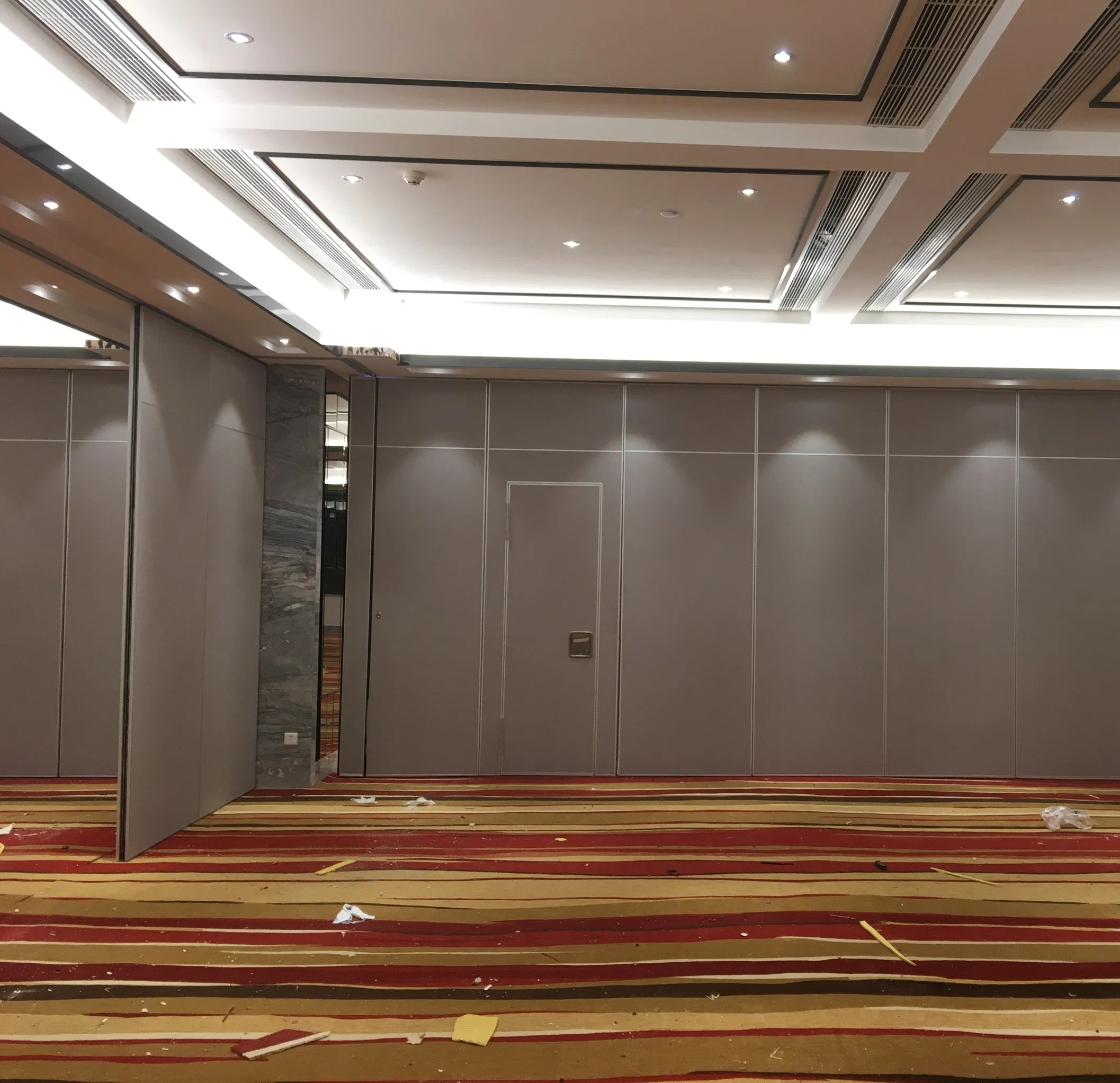 Customized Soundproof Folding Partition Wall Systems for Banquet Hall/Hotel/Exhibition Hall/Conference Room