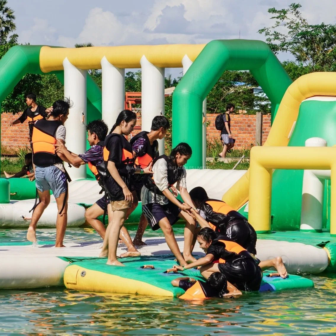 O Parque Aquático Inflável Bouncia para venda Parque Aquático Aqua parque de diversões para uso comercial