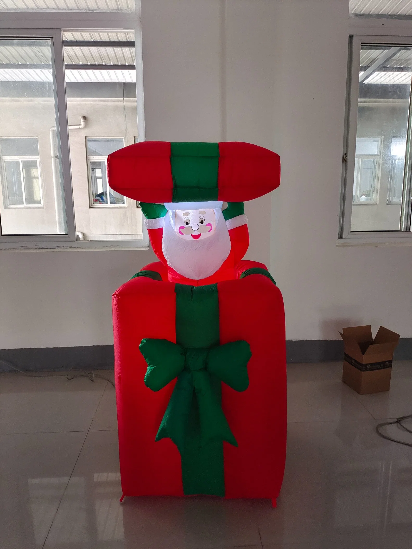 Animierte Inflatabel Santa auftauchen Geschenk-Box für Home Decor