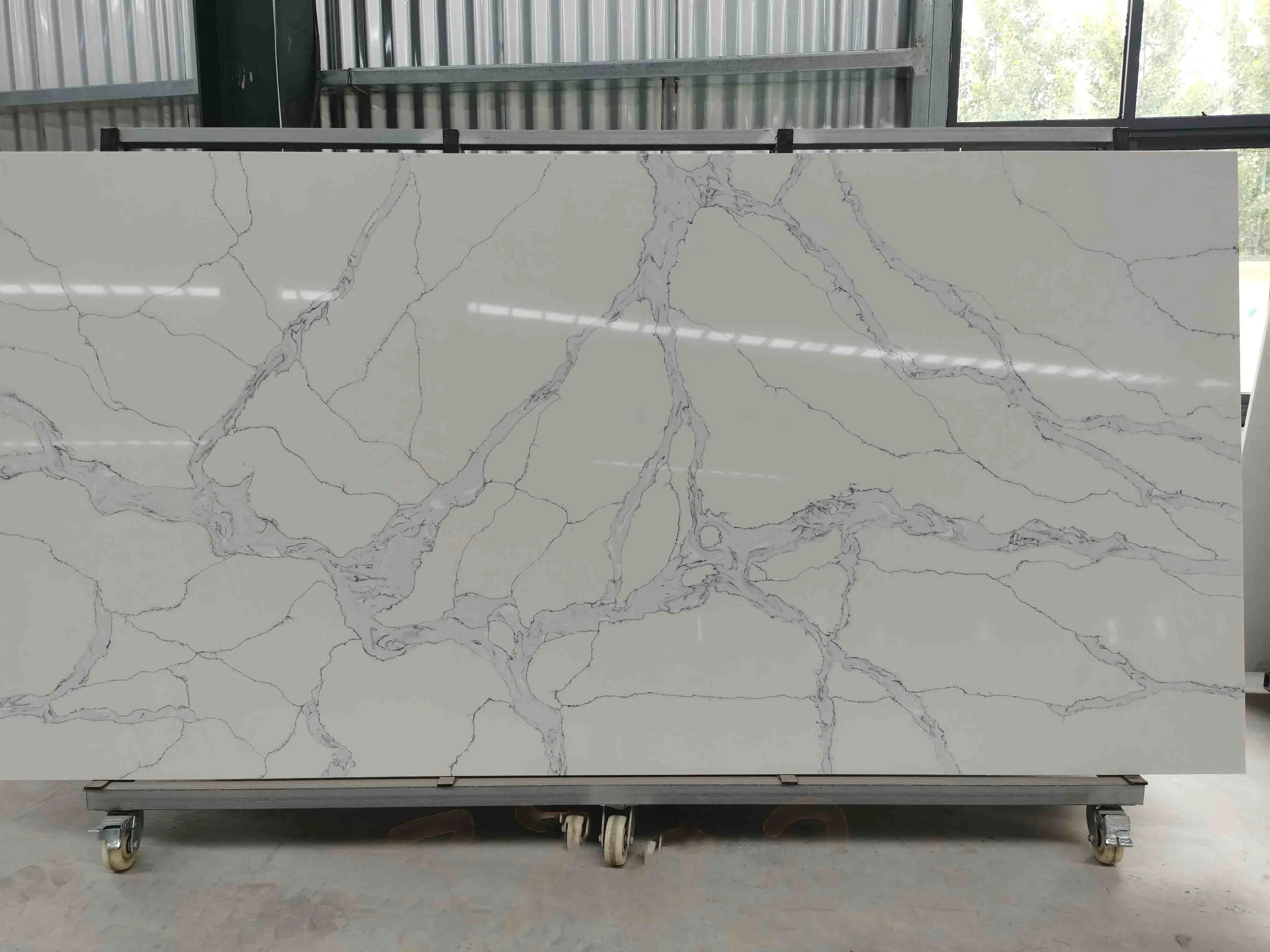 Resistente a impactos Cararra White artificial Quartz Slab/Stone com superfície polida