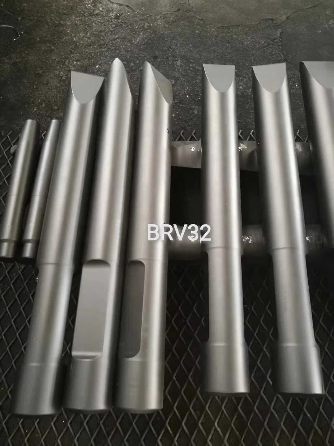 Excavator Parts DMB140 Hydraulic Breaker Chisel/Hydraulic Breaker for Sale