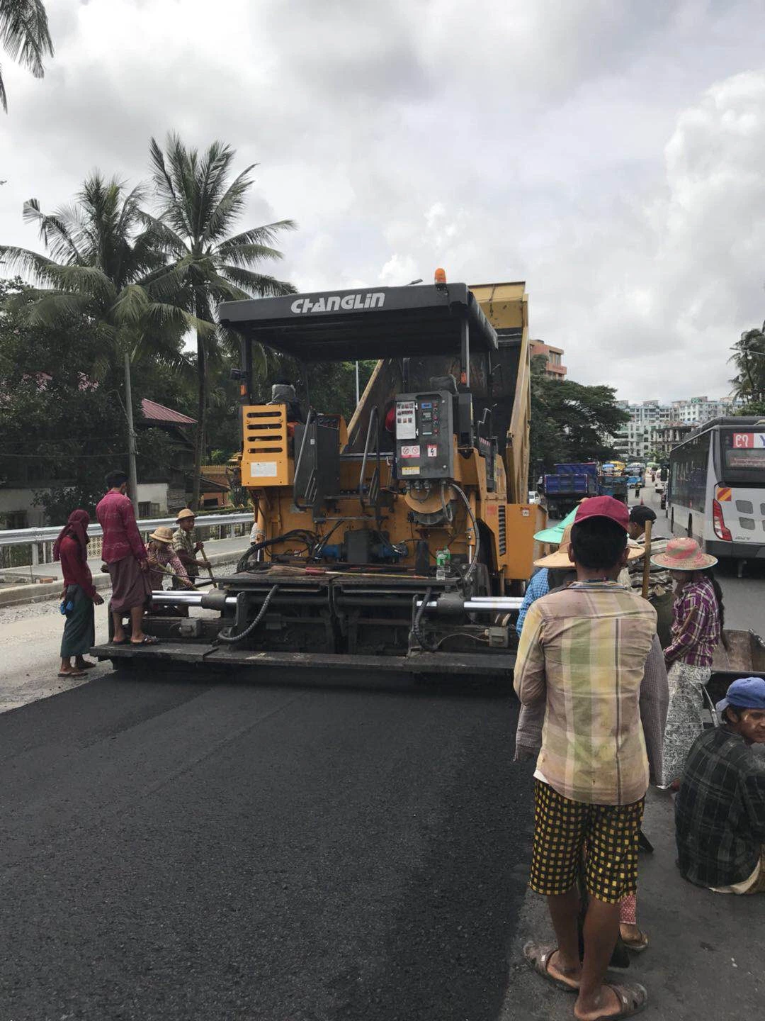 Nouvelle machine de pose de pavement de haute qualité à l'épandeur de sel de Chine de Changlin, 1 500 heures/1 an