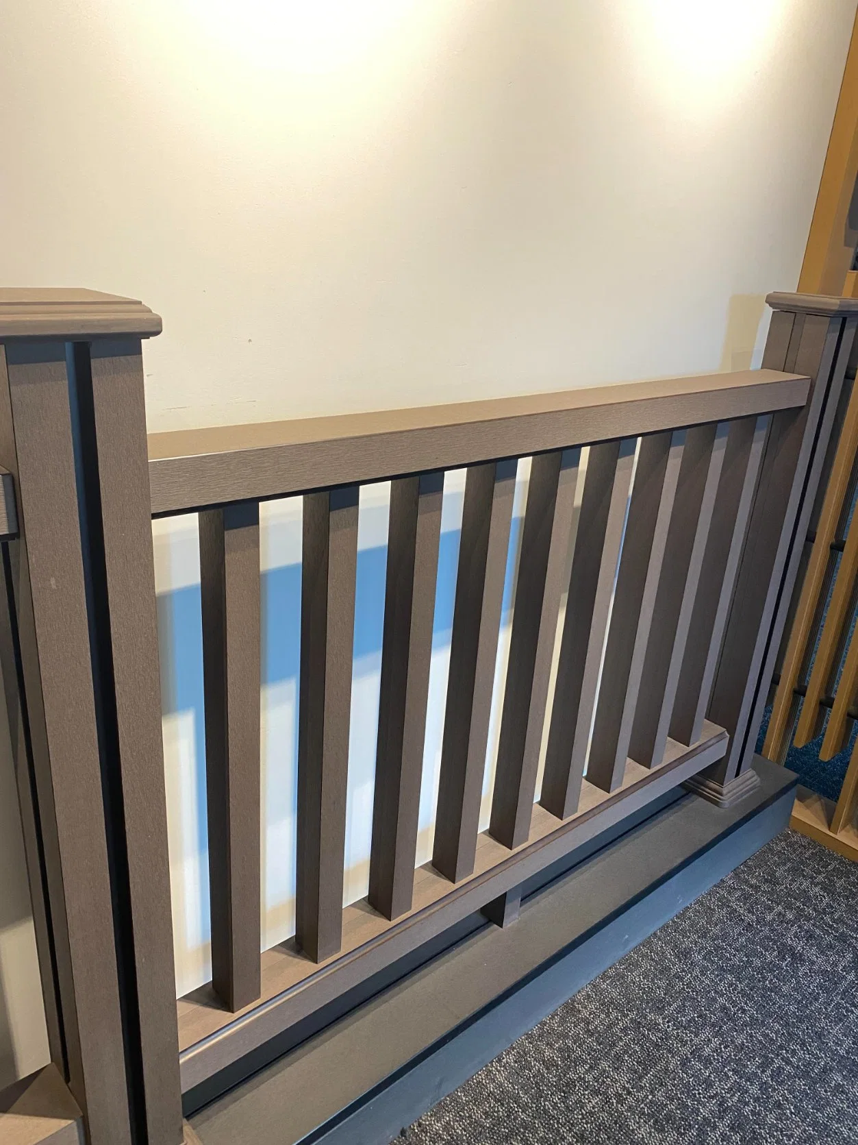 WPC Stair Outdoor OEM / ODM Valla Schutz Composite starke wasserdichte Geländer