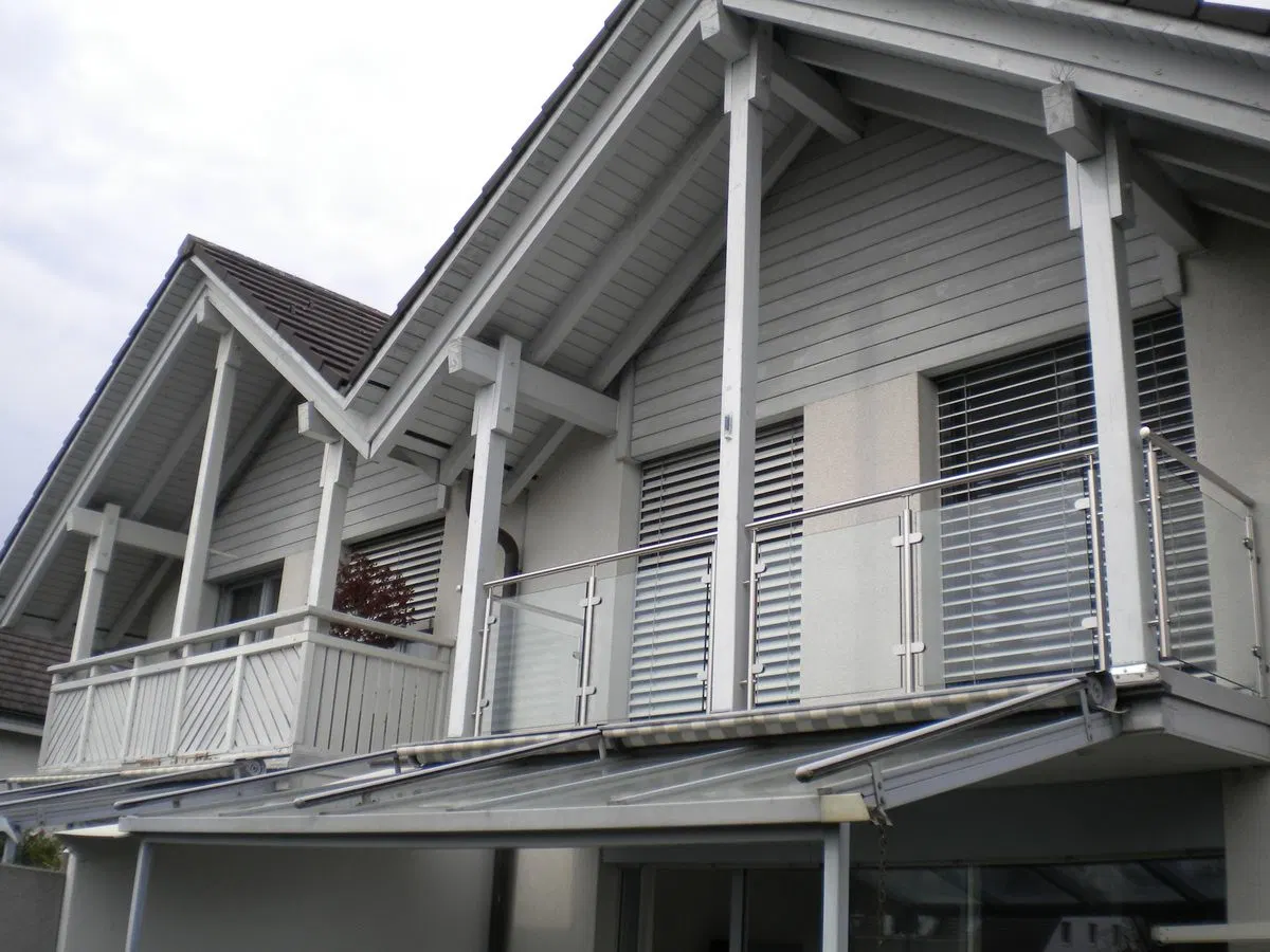 Haut de page Canal Monté sur rails en verre balustrade pour balcon extérieur