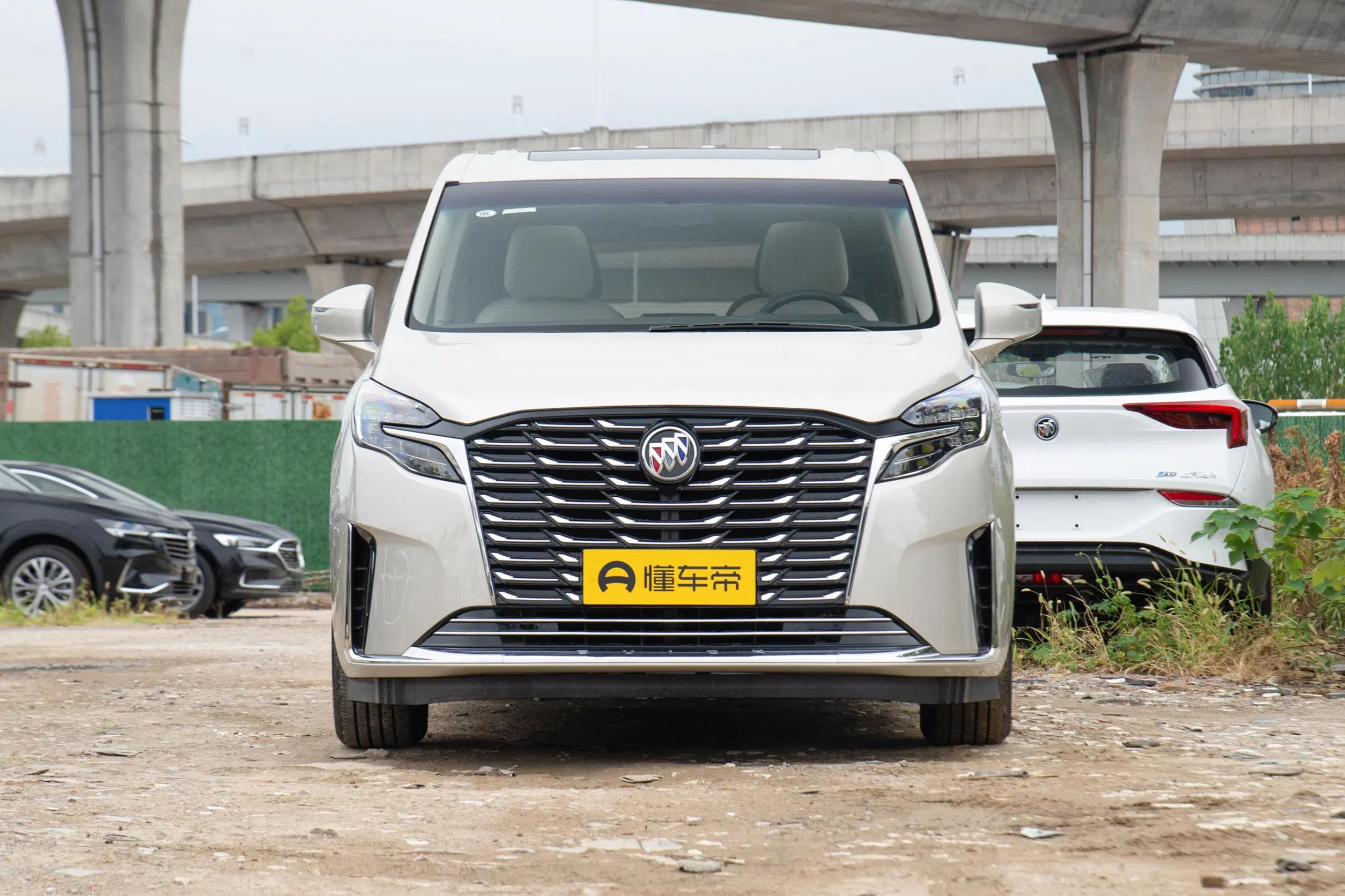 Preço de automóvel novo MPV a gasolina Buick Gl8 (2023) Business Classe na versão de conforto terrestre