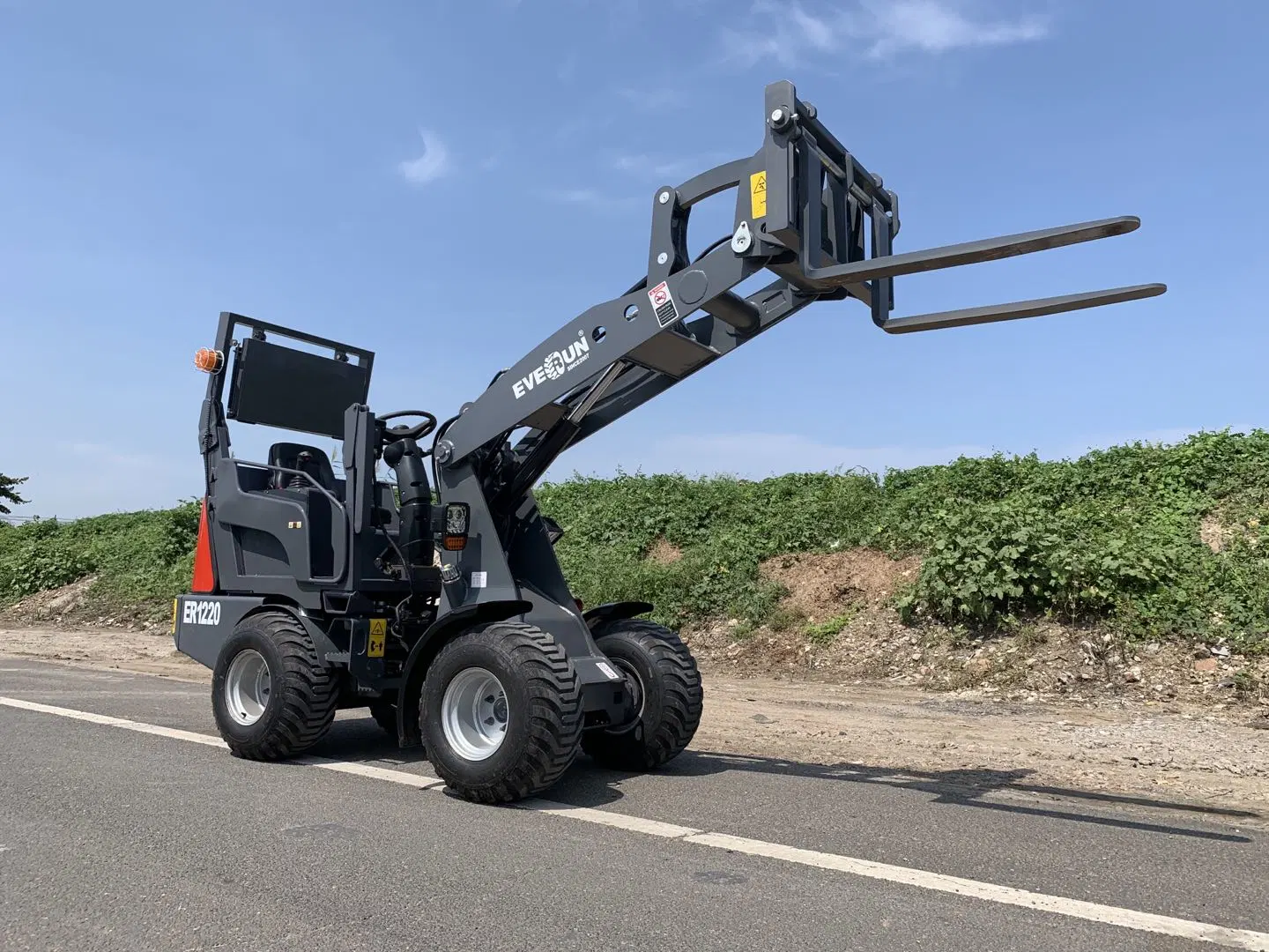 China Everun New Design Er1220 Small Compact Bucket Wheel Loader with Euro 5 Engine