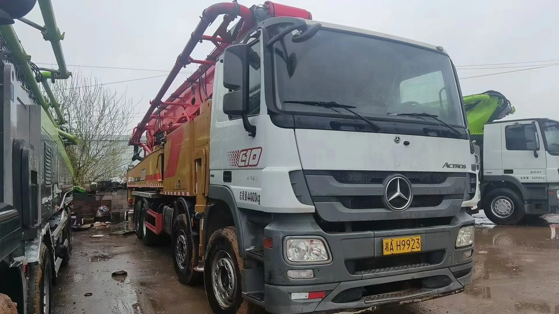 19 ans, 62 M de voiture de pompe, châssis Benz, vente spéciale