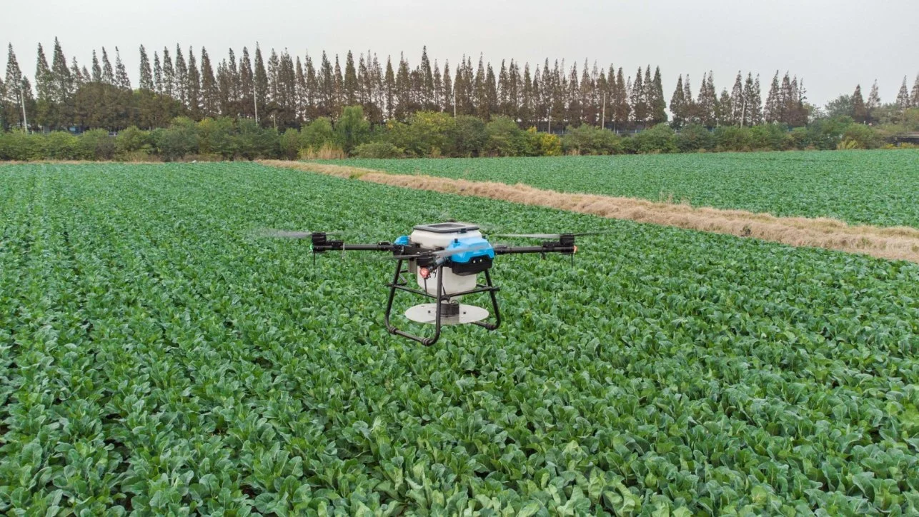 Unmanned Agriculture Pesticide Spraying Drone Spray Helicopter Price with GPS