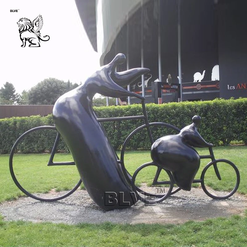 Grande sculpture personnalisée en usine à l'extérieur Jardin d'Art Moderne femme statue de bronze Fat Lady avec vélo