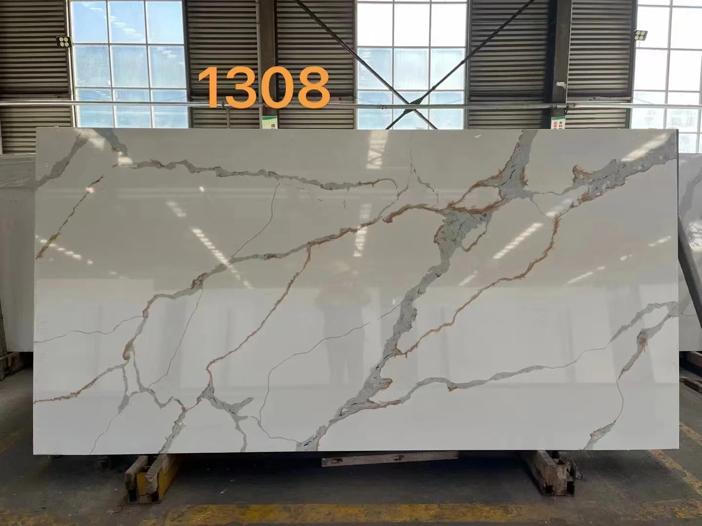 Polished Artificial Quartz Stone with Solid Surface 3200*1600*20mm