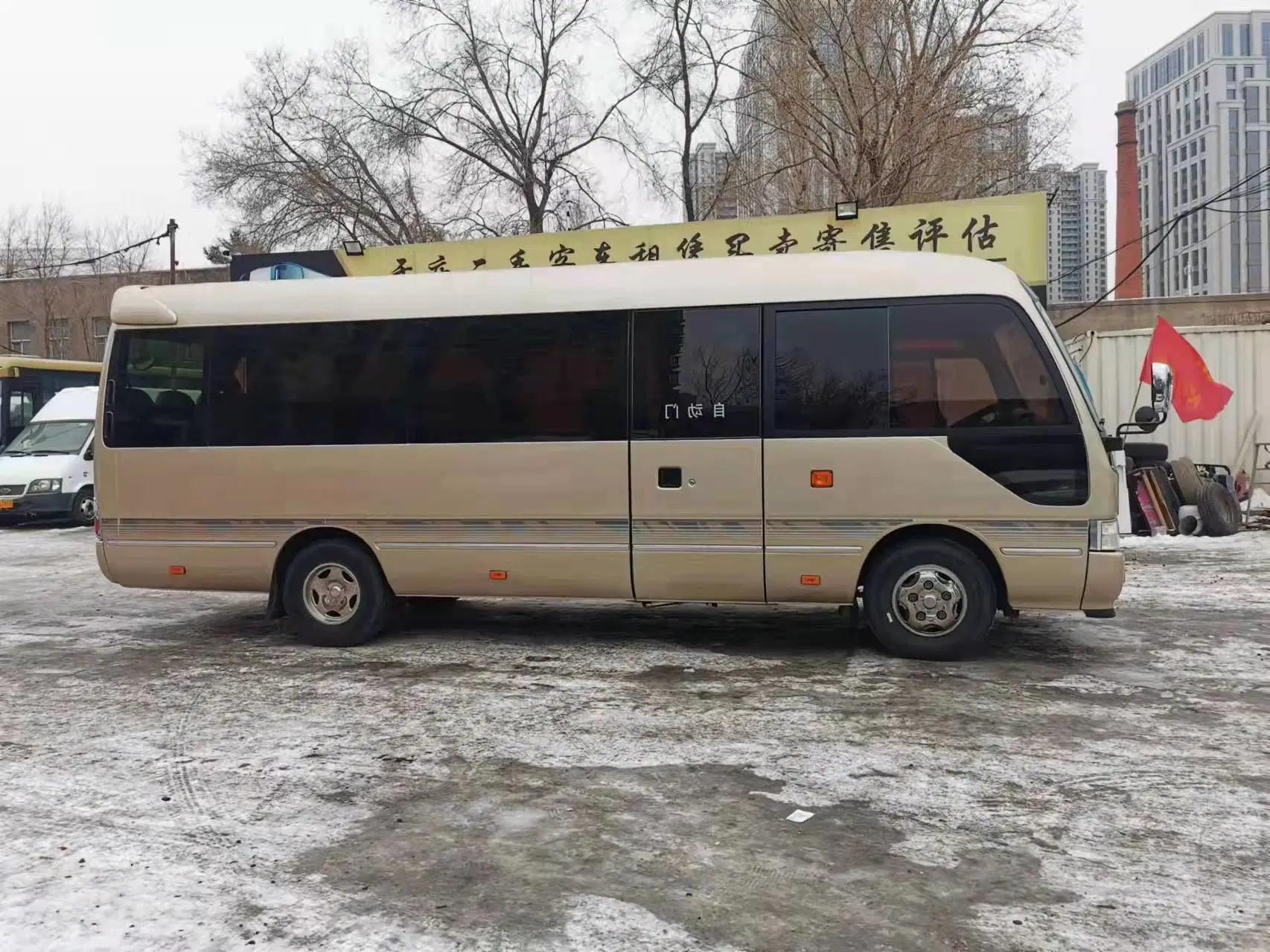 Usa Toyota Coaster Autobús de la ciudad de medio vehículo Original de segunda mano 30 asientos Bus