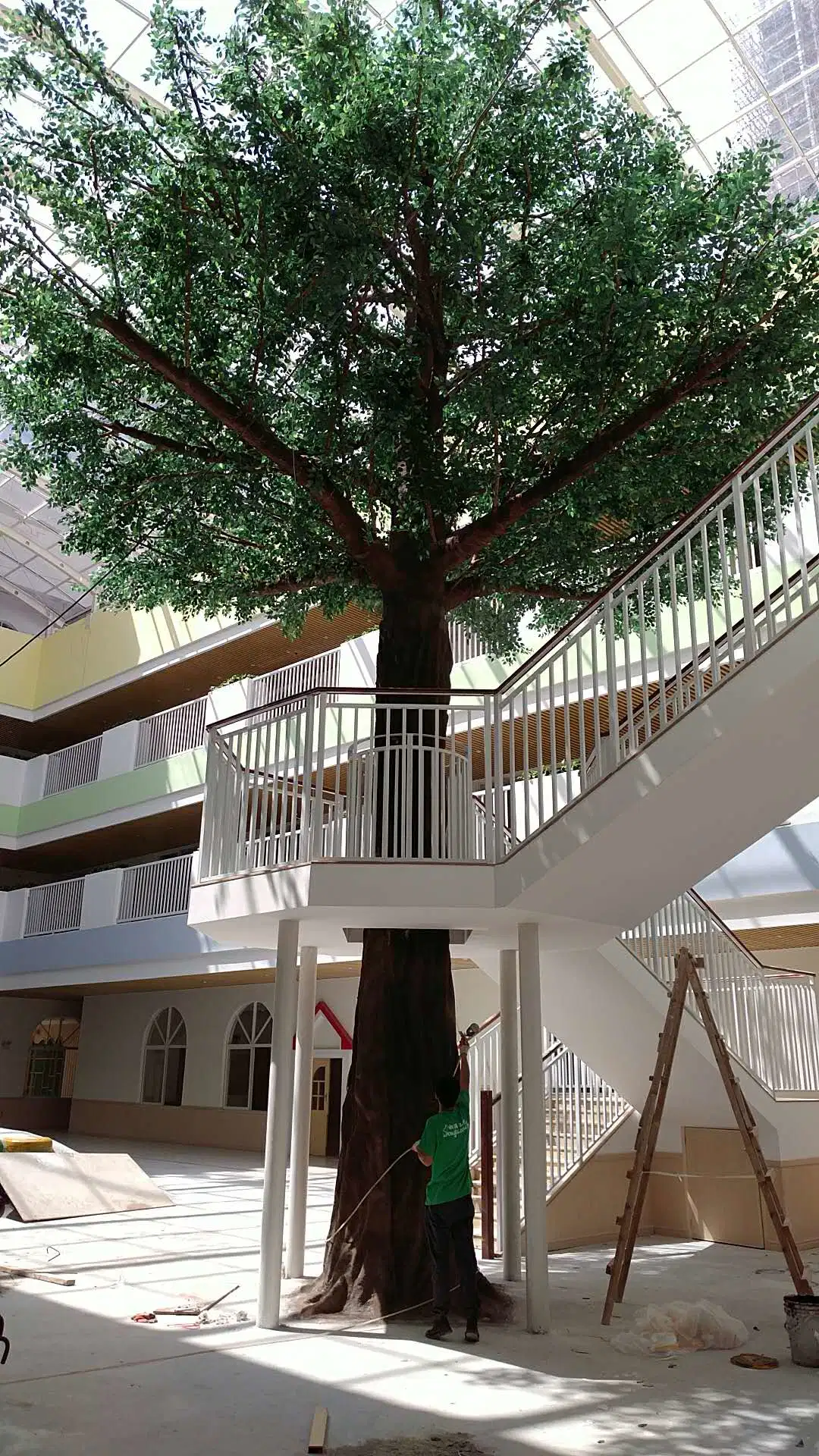 Un Gran Árbol Ficus de Banyan artificial fabricado en China