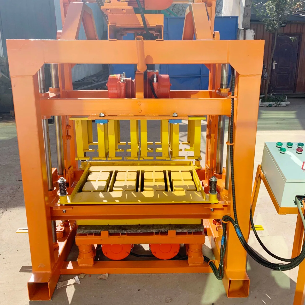 ماكينة صناعة الطوب الهيدروليكي التلقائية بجهد 55 كيلو واط 380 فولت