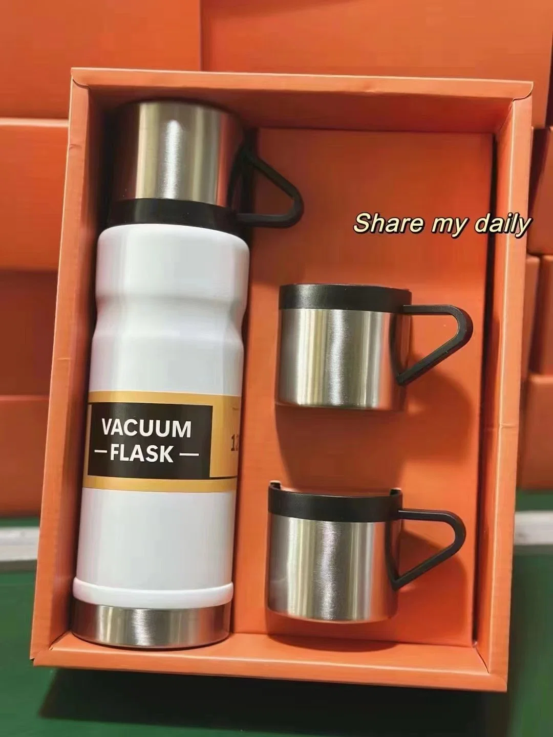 680ml Flask Gift Set with 2 Caps Good for Promotion