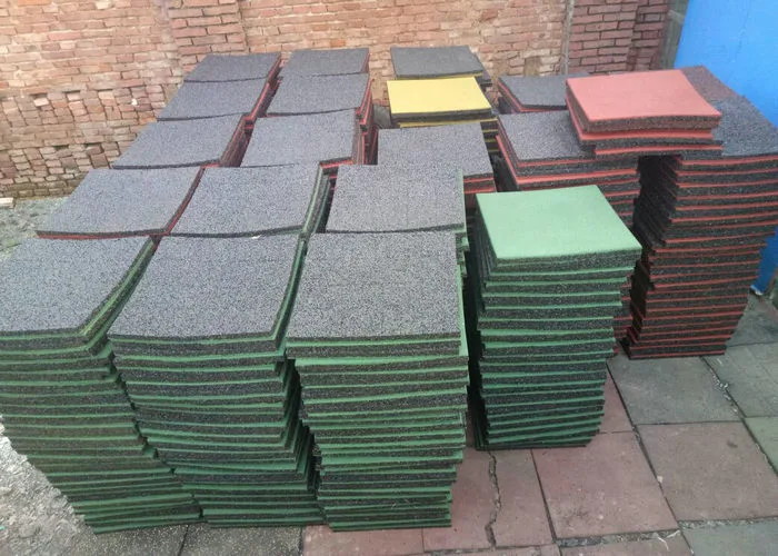 Outdoor Patio Floor Made by Rubber Grains Rubber Mat