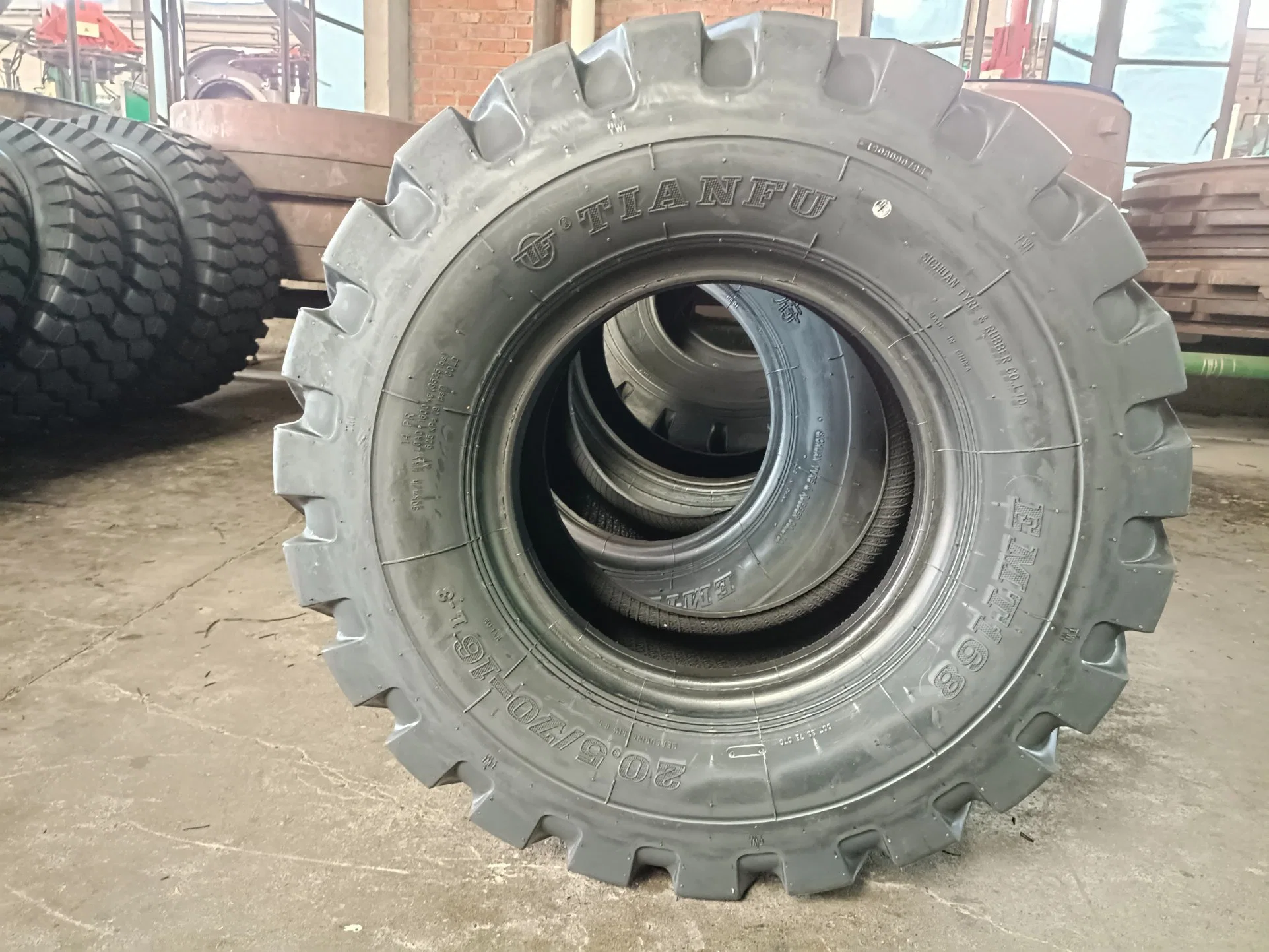 E3/L3 Bias Loader EarthMoVer 17.5-25، و20.5-25، و23.5-25، و26.5-25 OTR Tire