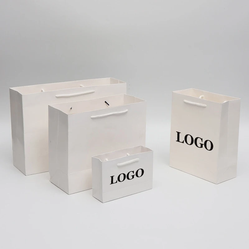 Sac de papier carton noir Logo imprimé de Shopping personnalisé des sacs en papier cadeau des vêtements de luxe à l'Emballage Sac