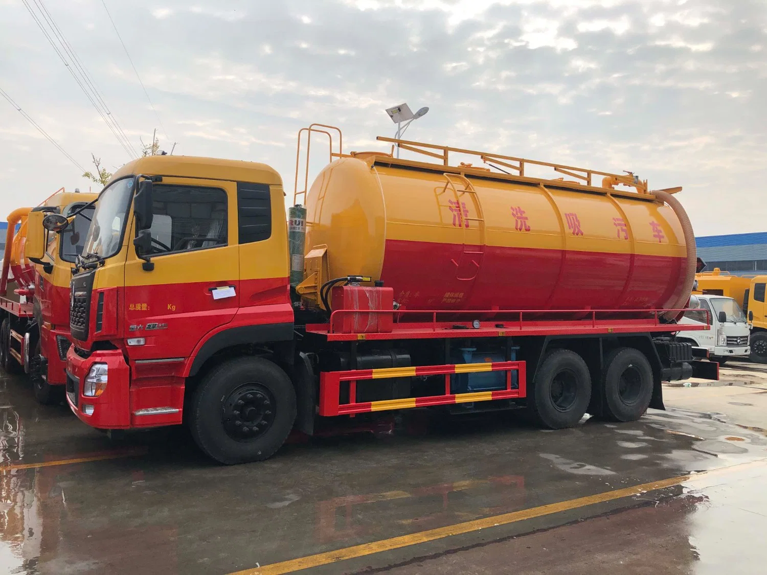 30ton Vacuum Sewer Sewage Cleaning Truck (Sewer Septic Tank High Pressure Combined Water Jetting Truck 18m3 Wast Sludge 10m3 Clean Water Tank)