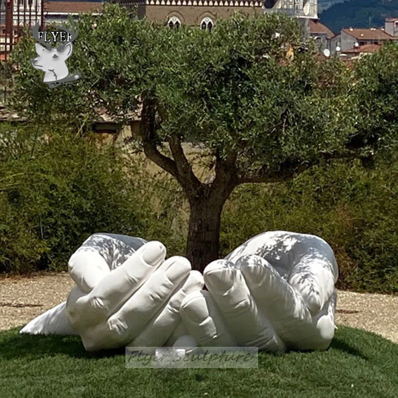 Gran escultura de mármol de manos sosteniendo un árbol para decoración exterior