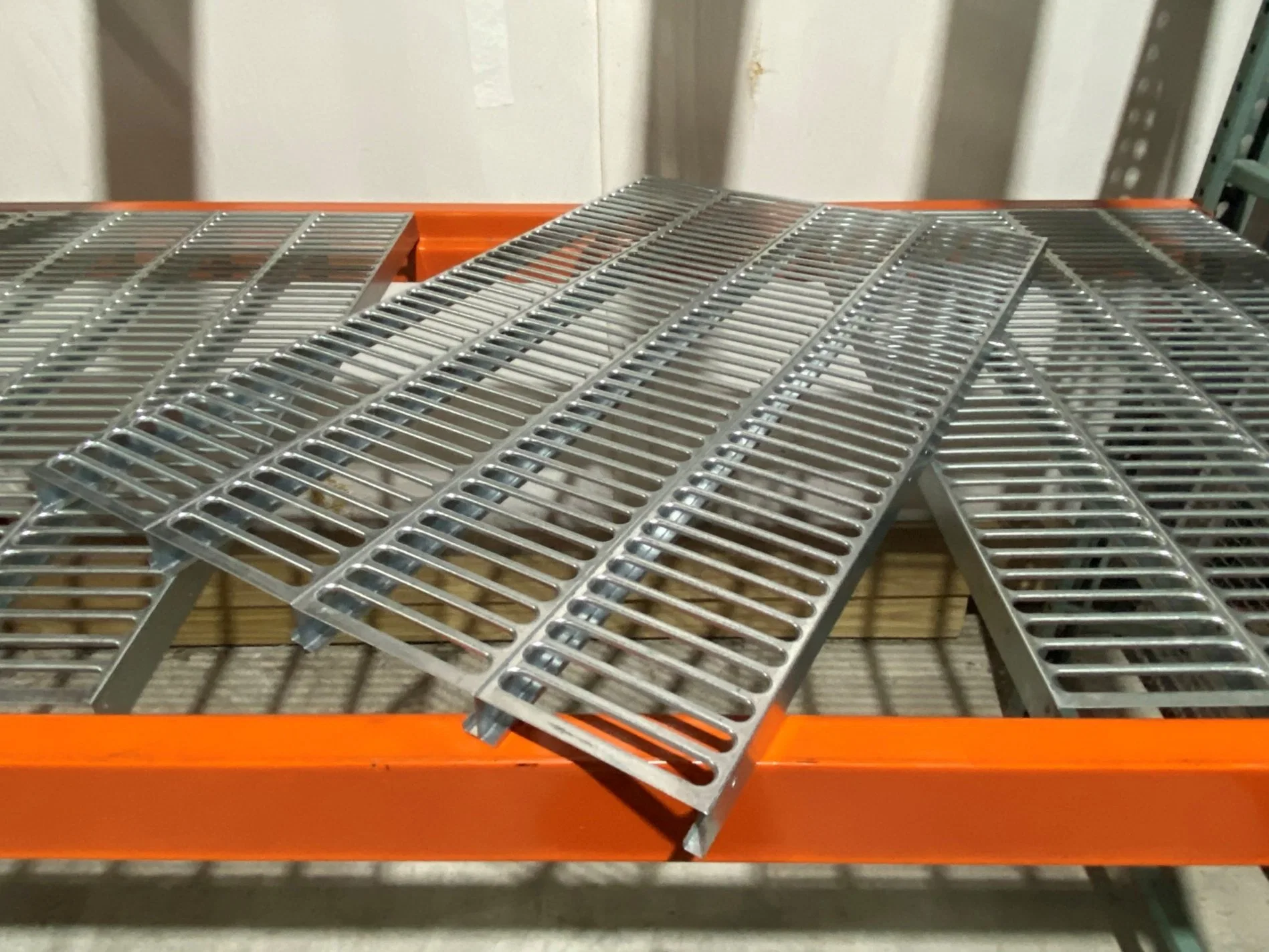 Top Selling New Wire Mesh Decking Heavy Duty Pallet Racking Shelving