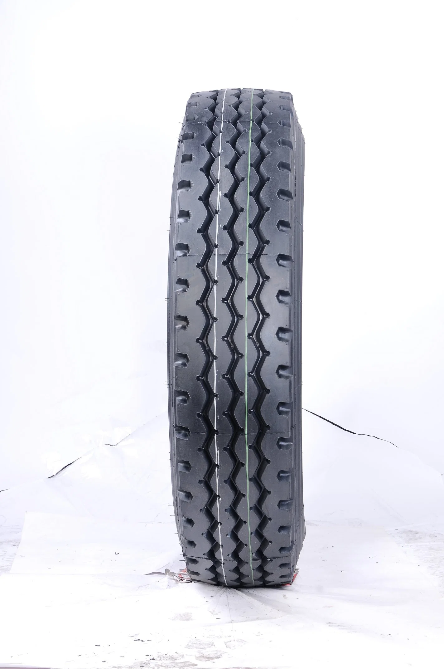Taitong Brand 900r20 16pr Bus and Truck Tyre