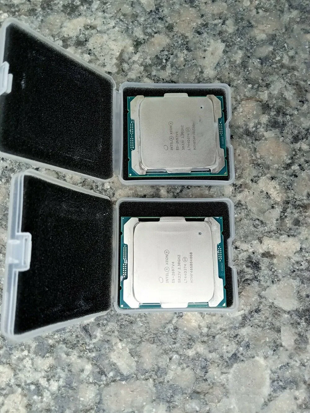 معالج الخادم Intel Xeon E5 2697 V4 18 أساساً 3.6 وحدة معالجة مركزية للكمبيوتر GA2011 جيجاهرتز