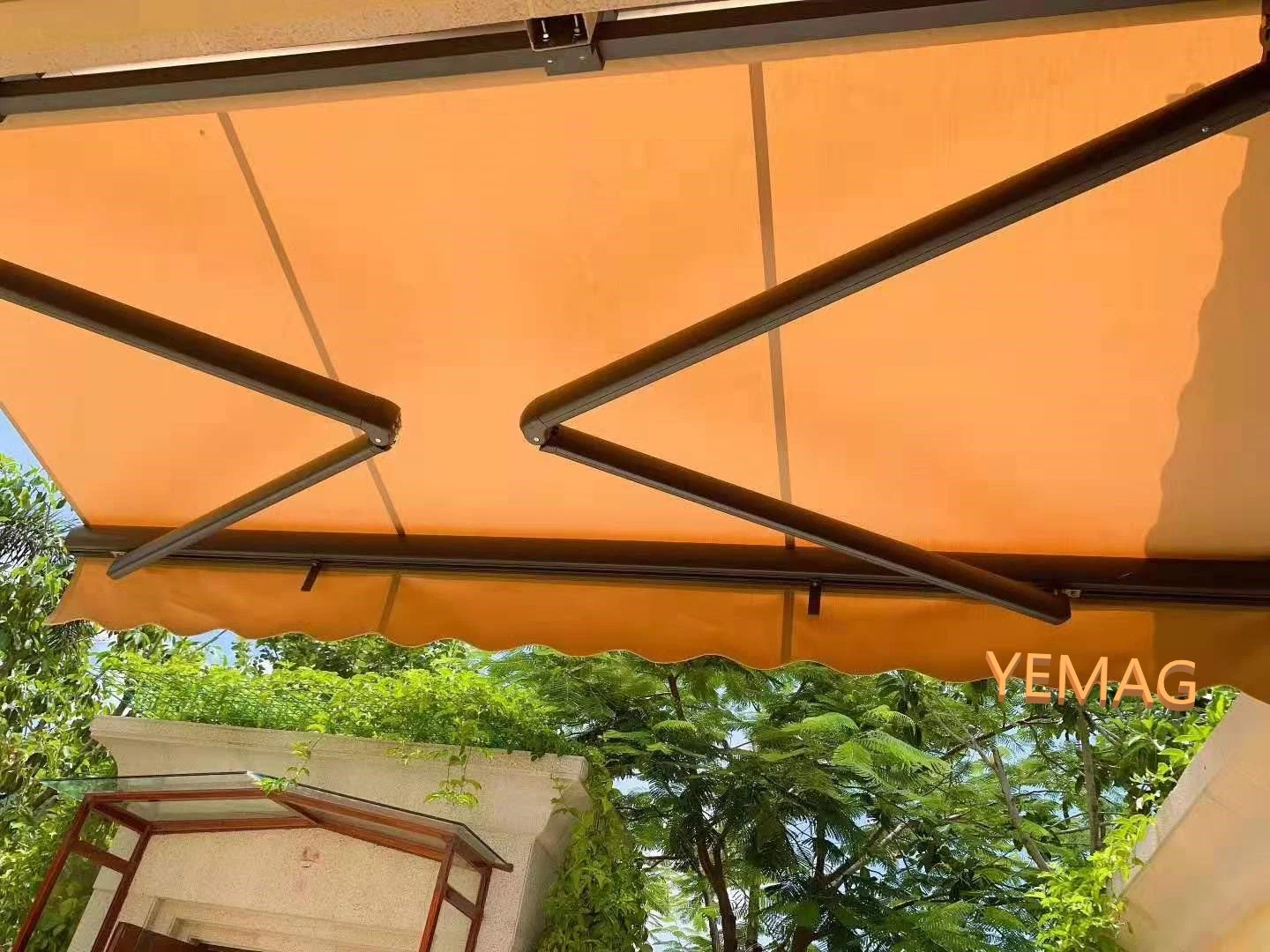 Retractable Aluminium Awning (overhanging awning)