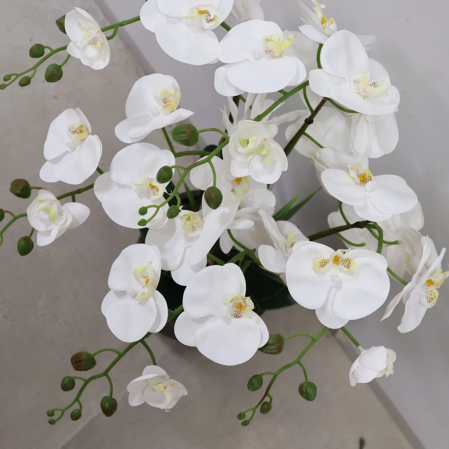 Orquídea Mariposa flor artificial planta en maceta de bonsai en el Hotel de decoración de boda