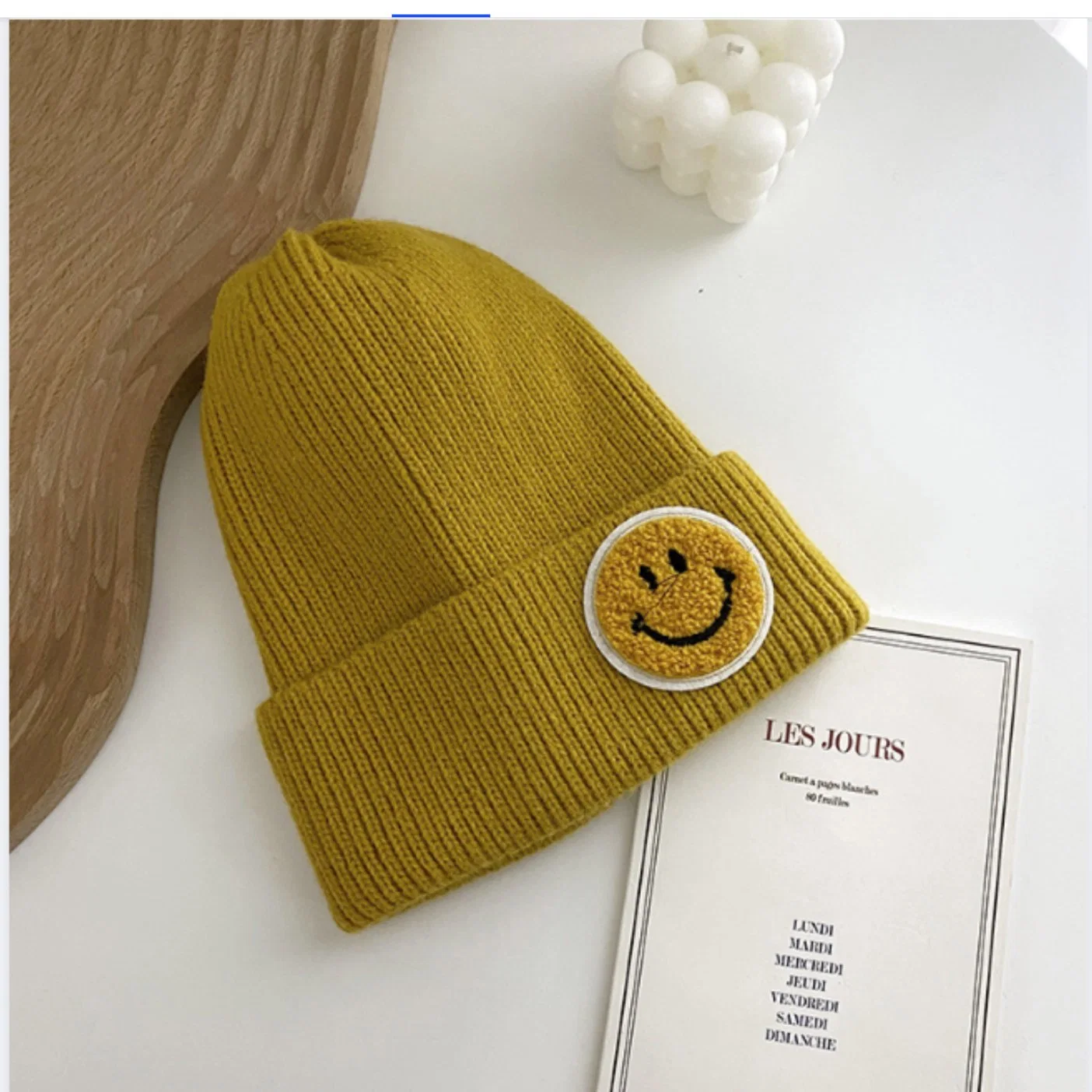 Hot Sale Winter Warm Knitted Toque Candy Colors Cuffed Plain Dyed Beanie Hat with Smiley Face