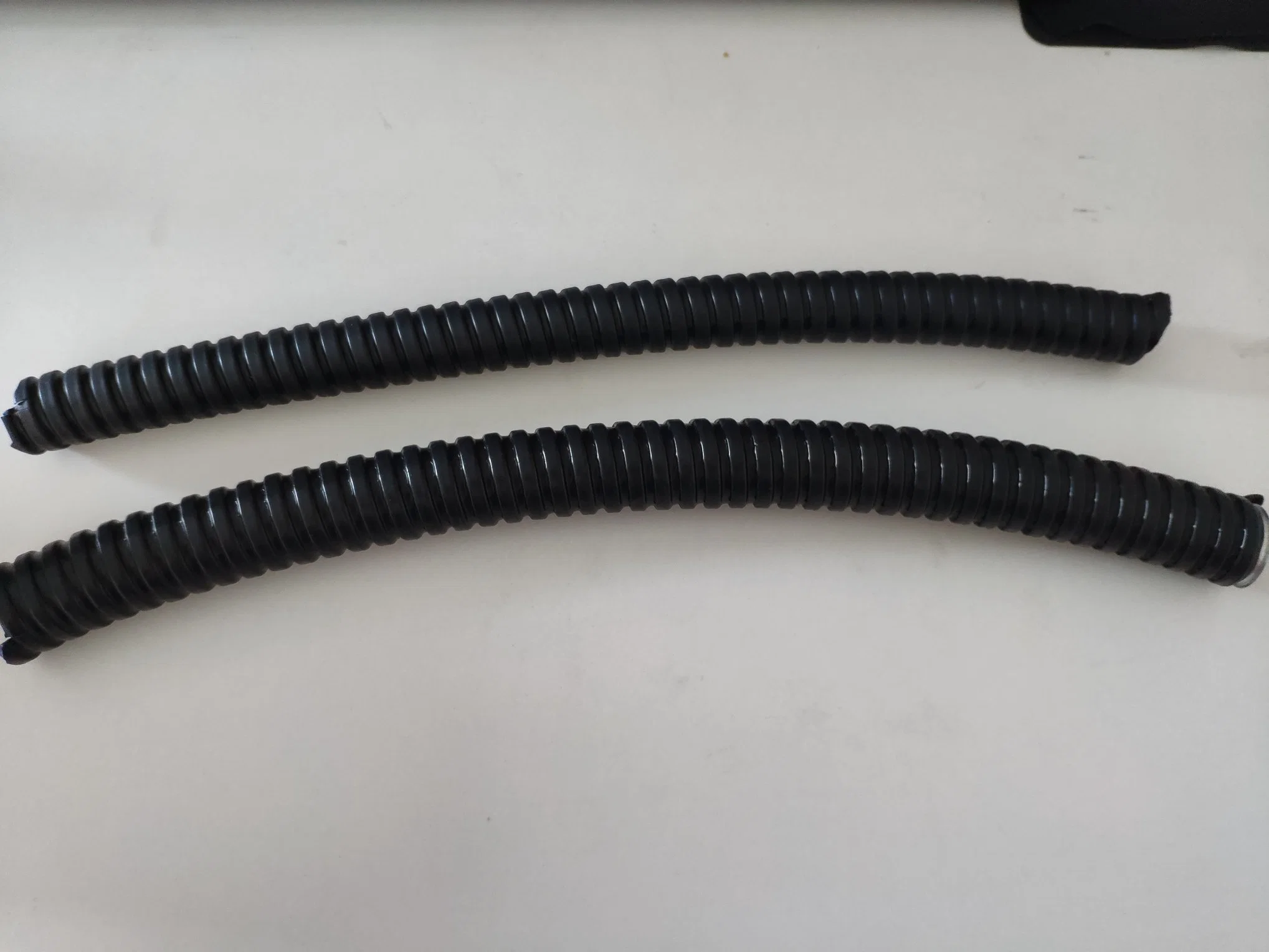 Conducto flexible recubierto de PVC GI para protección de cables