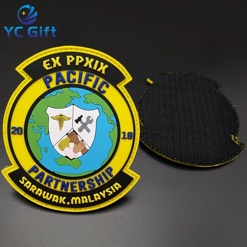 Insigne personnalisé d'uniforme scolaire malaisien, équipement tactique militaire, étiquette tissée d'aigle, étiquette de vêtement 3D à la mode, patch en caoutchouc PVC souvenir de la police (PT15)