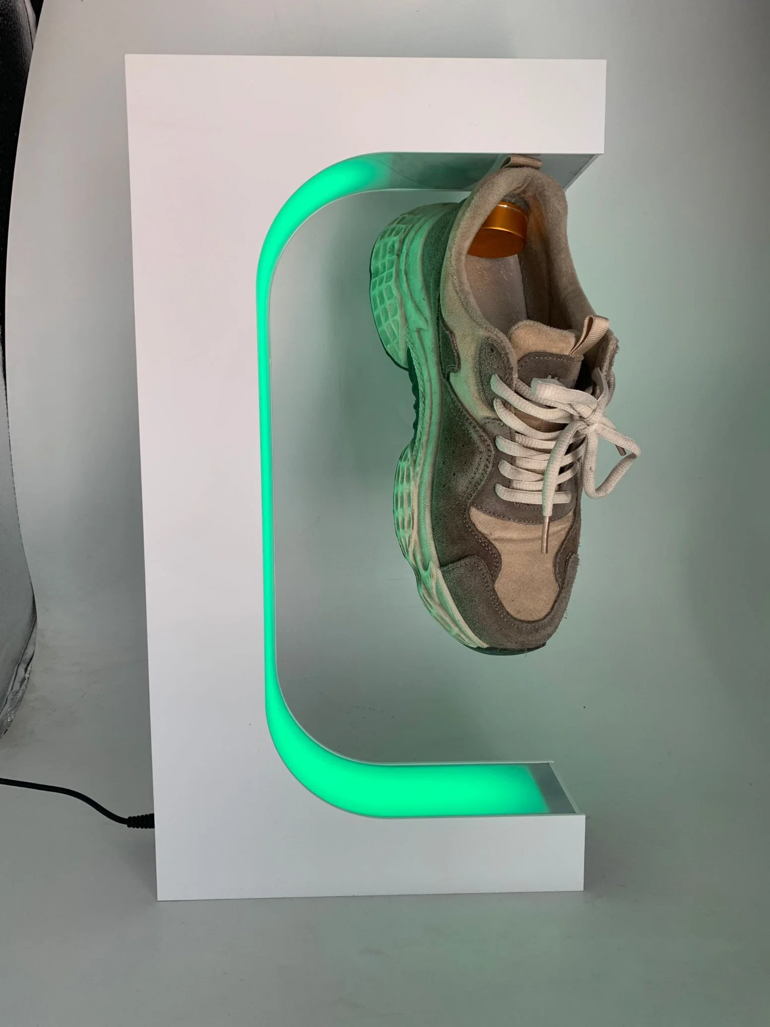 Wholesale/Supplier Magnetic Levitation Shoe Sneaker Display Racks Advertising Exhibition Shoe Store Show Home Decoration with Colorful LED Light Change